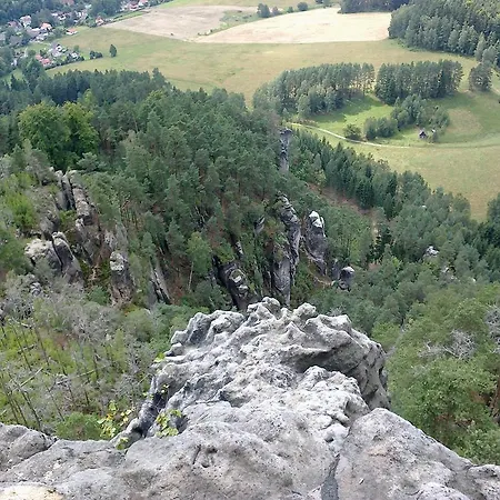 帕斯提斯旅馆 亚诺夫